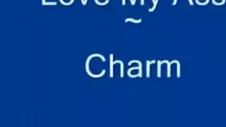 sexy girlfriend  exposes her round bum