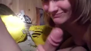 An einem riesigen Schwanz lutschen