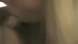 Brazillianisches Paar Nahaufnahme Oral- und Hardcore-Sex im Schlafzimmer mit Kondom