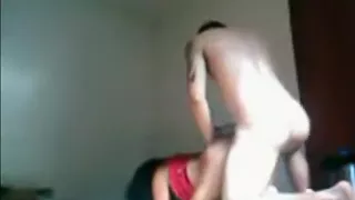 Brazillianisches Paar Doggystyle und Cowgirl Action auf dem Wohnzimmerboden