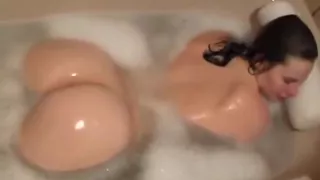 girl shows off her firm big wet ass in the bathtub to her boyfriend 