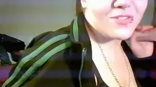 Hot nerdy glassed emo girl blows her bf's cock on cam