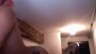 Getigerte asiatische Emo Frau macht ein Sextape mit ihrem weißen Fickbuddy