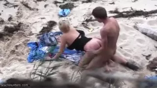 Pair spied fucking on the beach