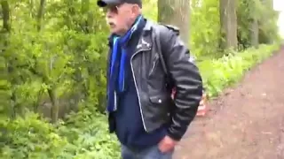 nlboots - größere Menge in Gummistiefeln im Freien laufen