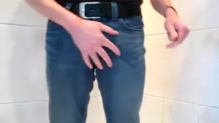 Jeans urinieren Doppelsperma piercen Dusche