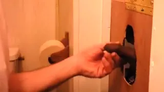 Jugendlicher Hispaniker an meinem Gloryhole