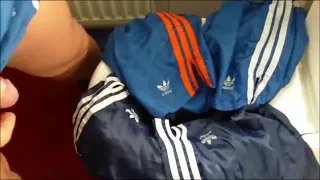 mit Nylonshorts an - pinkeln