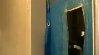 Gloryhole schwanzlutscht einen großen, molligen, dunklen Schwanz