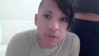 Latino-Kumpel verschlingt dicke Weenie und Sperma