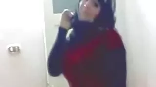 Milf homemade porn shows me teasing with my plump body