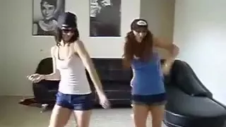 MIA & CALI CLEMENTE Feat CUBAN KING 2