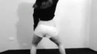 Pretty girl twerk