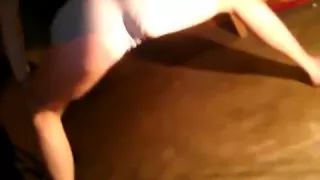 Eager twerk phone dance video