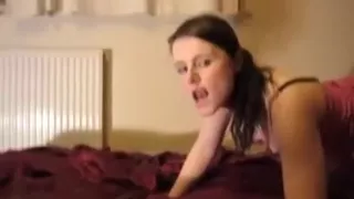 Diese konkupiszente, nicht berufstätige Ehefrau nimmt Gesichtsbehandlungen