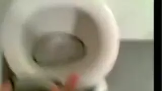 Immer im Fitnessstudio, in der Umkleidekabine nackt erwerben