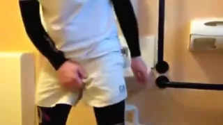 Nach dem Zyklus bei der Arbeit wichsen