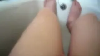pissing and cumming on myself