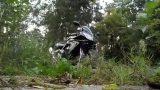 Sportsbiker trägt und Sperma