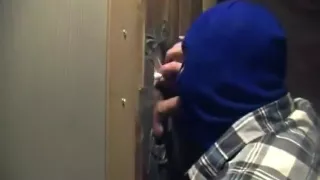 Kerl aus dem Fitnessstudio versucht Gloryhole Sex