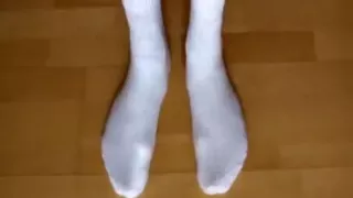 Hose, zierliche Socken und Sperma