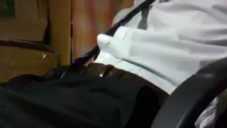 Sperma in der Hose vor dem Büro