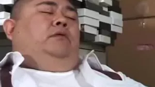 Mein süßer großer Chef wichst Sperma