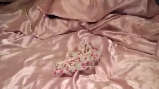 Pantied Sissy spielt mit sich selbst