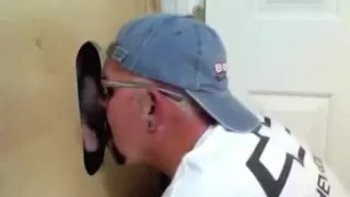 Gloryhole Newbie Sperma, um mich zu füttern