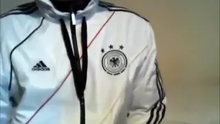 Spiel mit meiner deutschen Fußballuniform