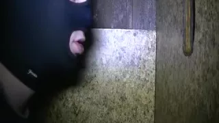 Ziemlich riesiger Schwanz mit Gloryhole erscheint