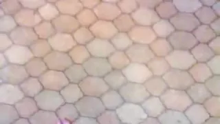 Skinny Jeans und Sporthosen pissen