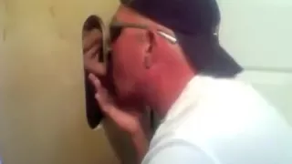 Gloryhole First Time Sperma zum Füttern