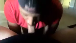 Schwarzer Kerl lutscht meinen dicken asiatischen Schwanz