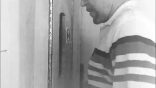 Vintage Gloryhole lutscht einen großen Schwanz