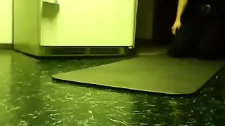 Frühstück für Sklaven, Militär-Kampfstiefel-Trampelzeit