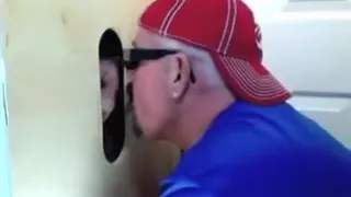 Gloryhole Married kehrt zurück, um eine Nuss zu knacken