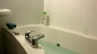 Bademode in der Badewanne anprobieren