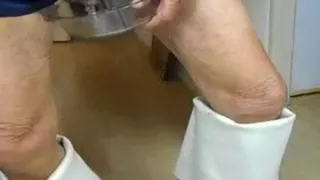 nlboots - first a pee and then getting dressed