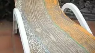 Superchub nackt wichsend am Pool Sperma Schuss