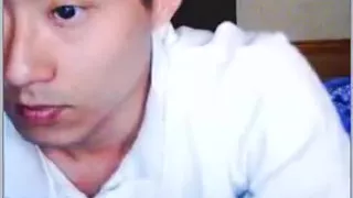 Hübscher Koreaner spielt an seinem schönen Schwanz