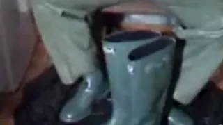 Piss play in rubber.