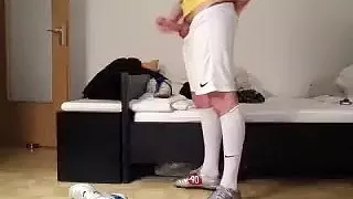 Die süße Schwuchtel fickt in der Tür und verewigt sich auf der Computer-Webcam