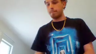 Süßer Mann wichst in Türen und filmt sich selbst vor der Webcam