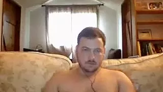 attraktiver Freund holt sich in seinem Zimmer einen runter und hält sich vor der Kamera fest