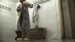 Adorable curves of a hawt non-professional hottie in the public sauna