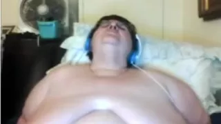 I am a lascivious granny and I just love masturbating in front of my web camera