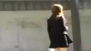 Einfach ein paar japanischen Mädchen und Honeys in der Öffentlichkeit einen Streich spielen