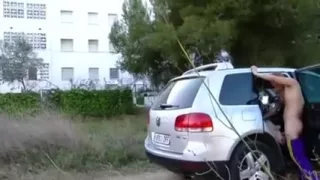 Heiß an öffentlichen Orten macht meine schlanke Schlampe tatsächlich an