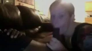 Dark 10-Pounder receives sucked by white fuckbuddy